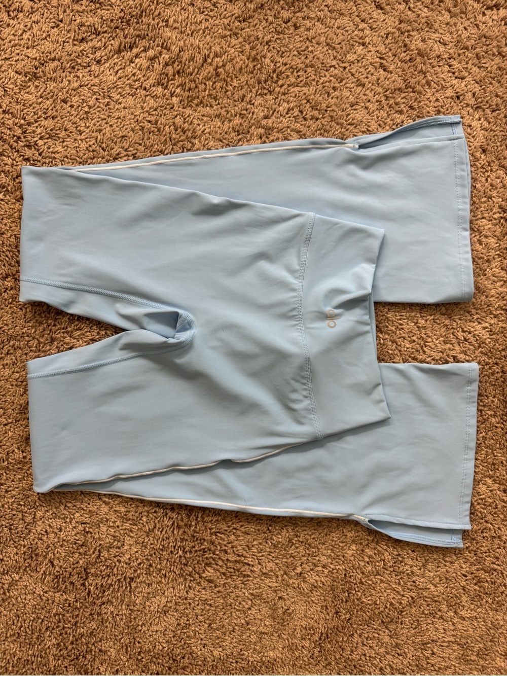 ALO Yoga Sky Blue Sports Bra and Flare Leggings Set with White Trim - Picture 3 of 4